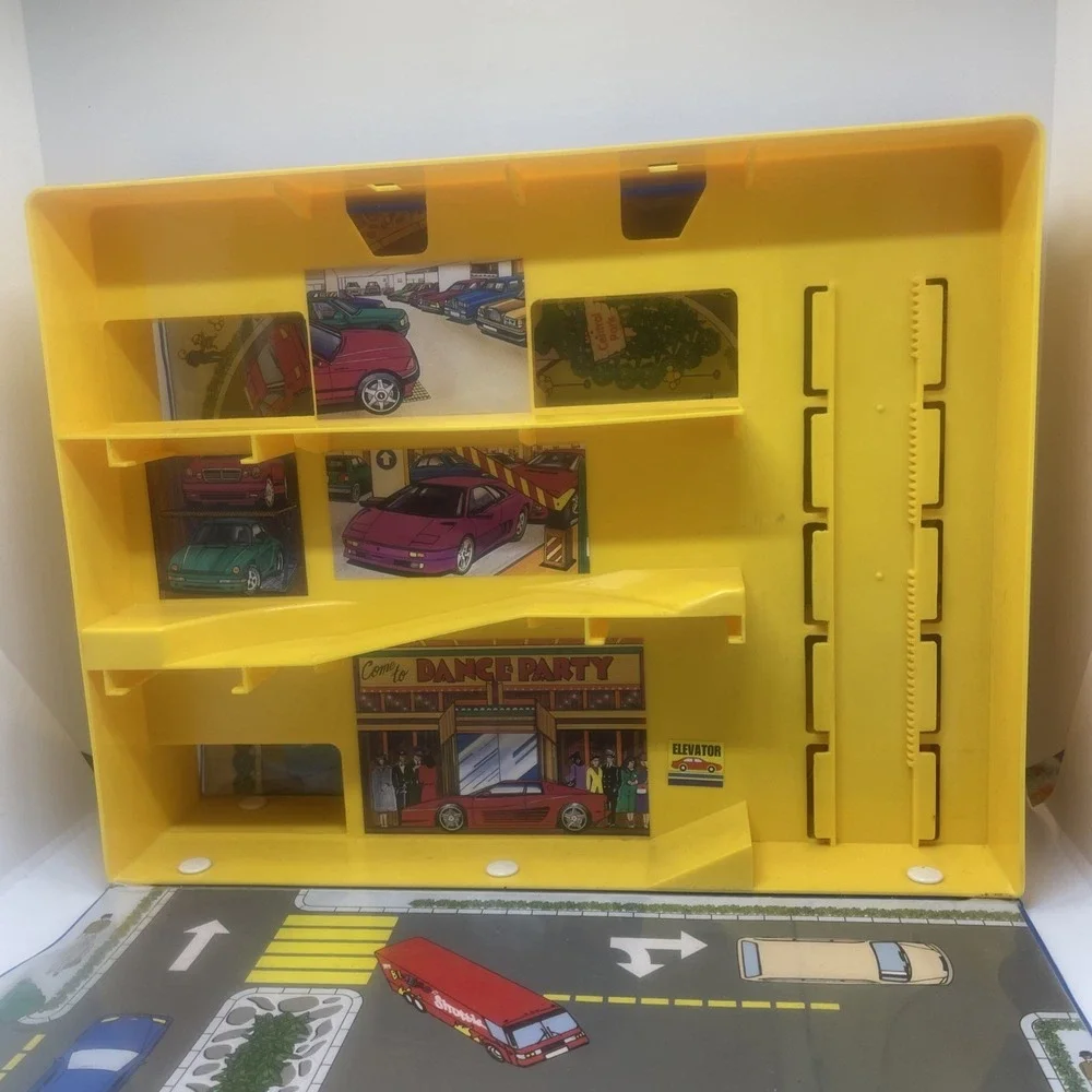 Toys “R” Us carrying case